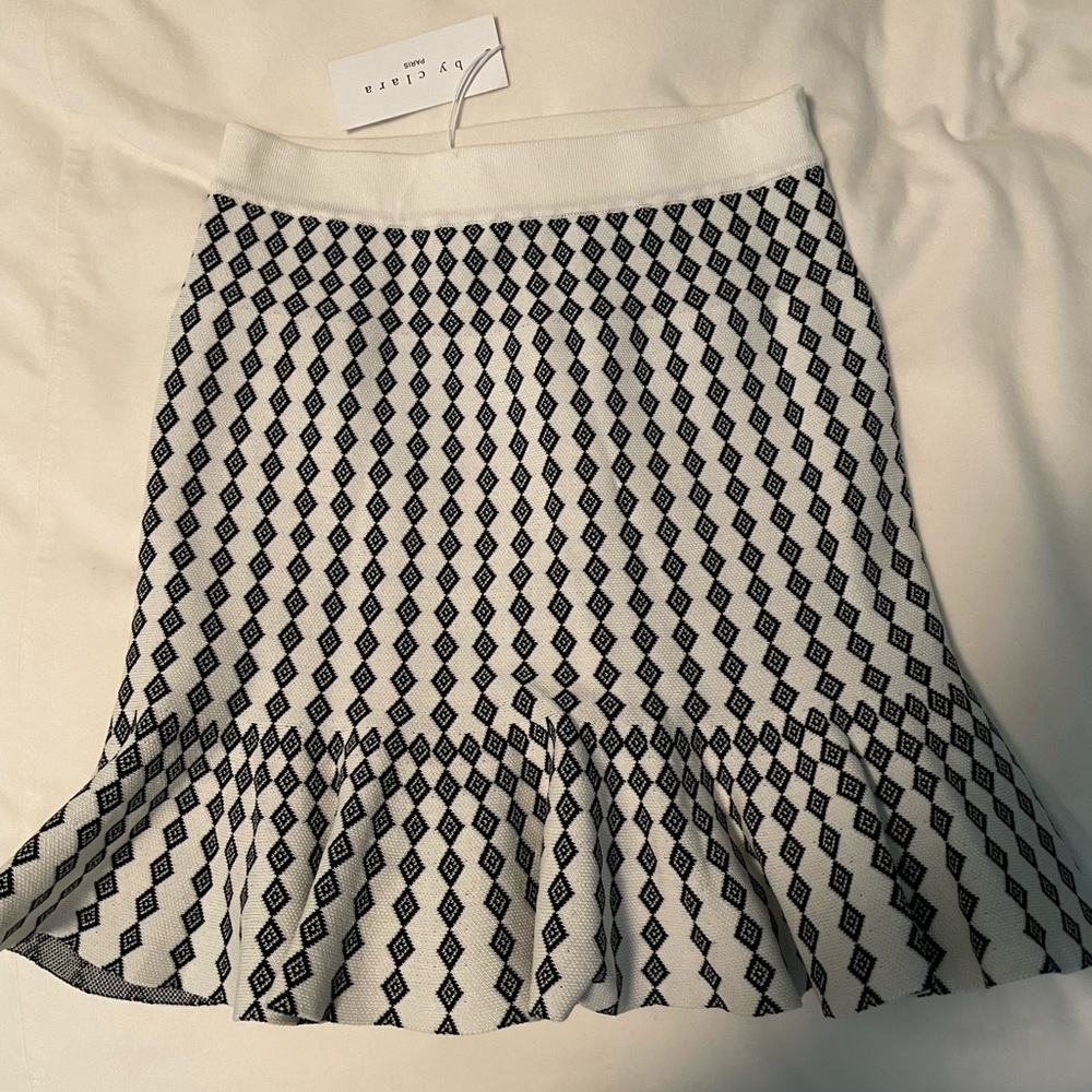 Printed black and white skirt